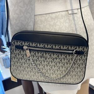MICHAEL KORS Jet Set Lg Ombré Signature Logo EW Crossbody East West 
Black 
NWT